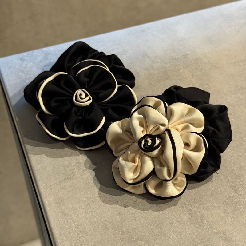 2505HA0068 / Flower Hair rubber（Black） | Calino
