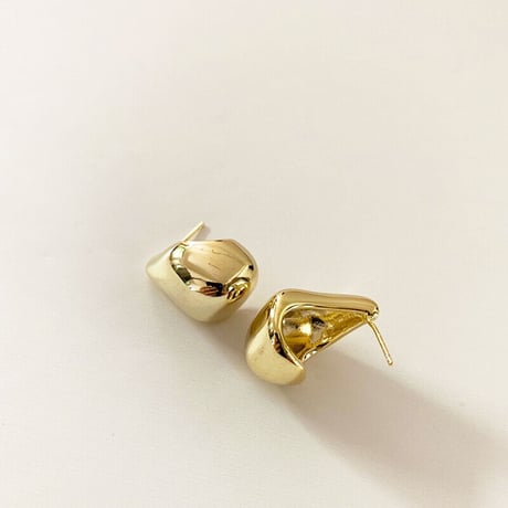 Irregular Geometric Drop Shaped Pierce（Gold） /   2105-PR0142
