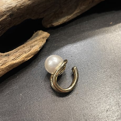 EC111 / Pearl Double Line Earcuff（Gold/Pearl）