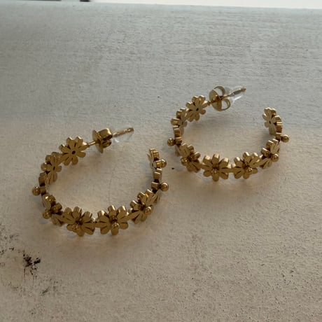 2603PR0841 / Flower hoop pierce（Gold）