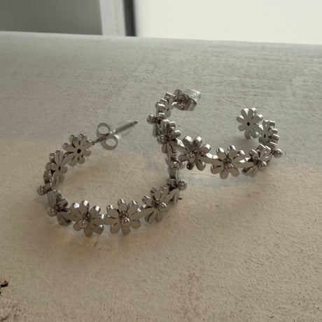 2603PR0841 / Flower hoop pierce（Silver）