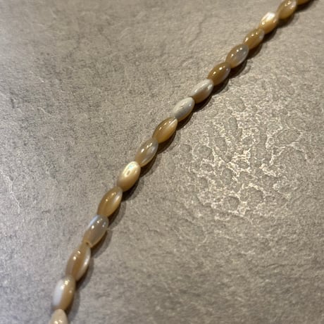 2503NC0326／ oval shell necklace（beige）