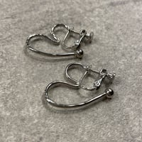 2302_ER0139／Heart Motif Hoop Clip Earings（Silver）