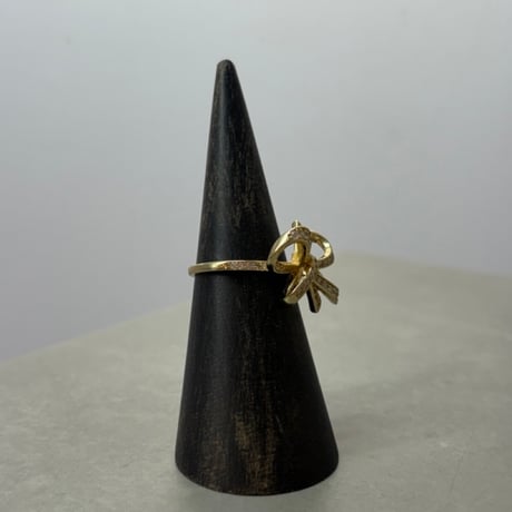2606RG0806 / Zirconia sparkling ribbon ring（Gold）