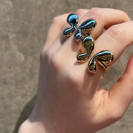 2401RG0381 / Plump butterfly motif ring（Gold）