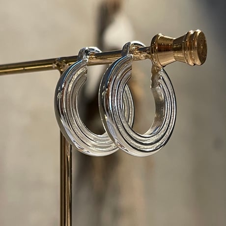 2505PR0783 / Flat line design hoop pierce（Silver）