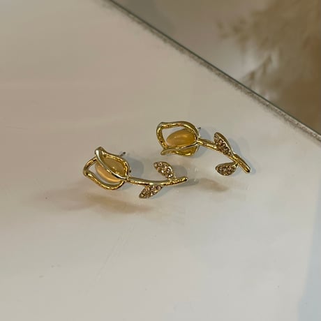 2311PR0615 / Tulip motif pierce（Gold）
