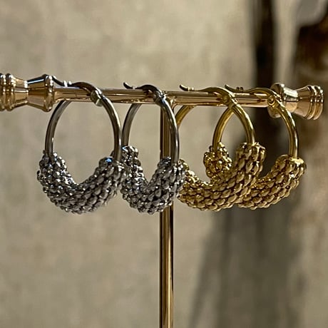 2503PR0761 / Half line design hoop Pierce #02（Gold）