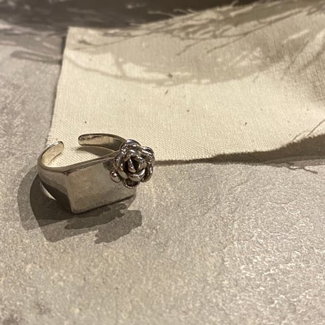 Side rose motif square ring（Silver） / 2210-RG0212