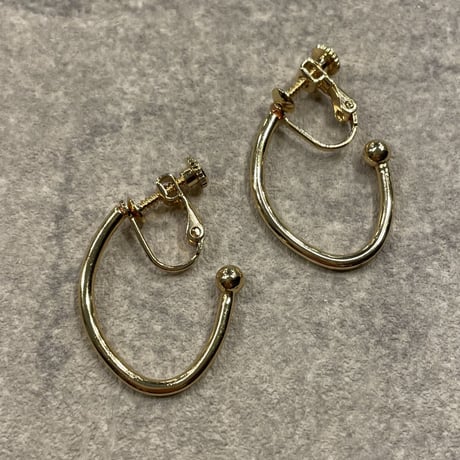 2302_ER0141／Ball Oval Motif Hoop Clip Earings（Gold）