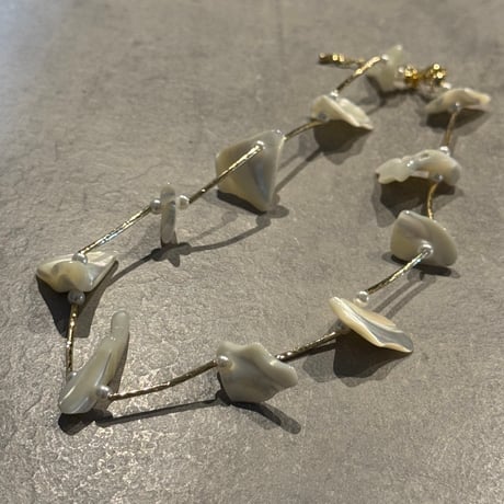 2504NC0336 /  shell stone necklace（Gold/Shell)