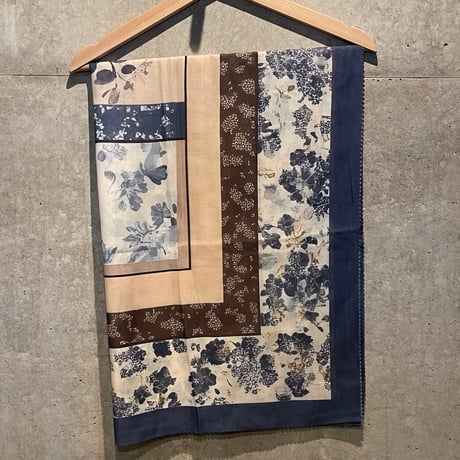 2510GS045(S) / Large frill Scarf（White/Blue）