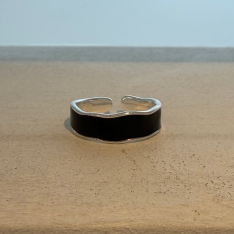 2605RG0798 / Black wave line ring（Silver/Black）