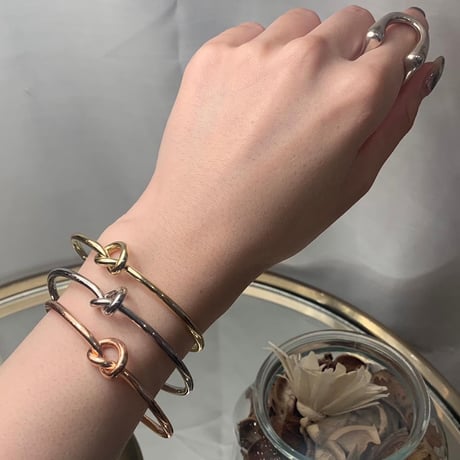 2408BR0055／Metal Knot Twisted Bangle（Silver）