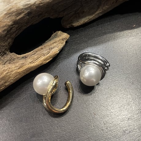 EC111 / Pearl Double Line Earcuff（Gold/Pearl）