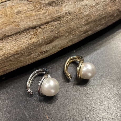 EC111 / Pearl Double Line Earcuff（Gold/Pearl）