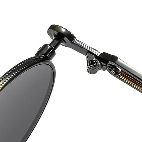 【 Select 】Vintage Style Metal Carving Frame Sunglasses (Black/Grey)