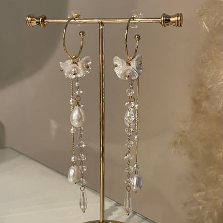 2312PR0623 / Shell flower pearl long Pierce（Gold）