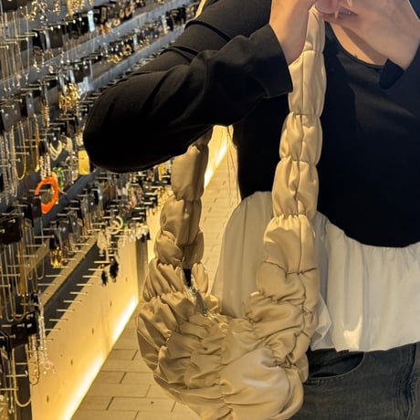2505BG030(S) /Pedded cross shoulder bag（Ivory）