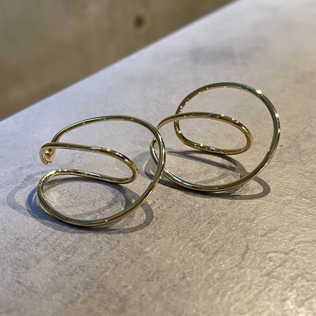 2505EC022 / Metal Distortion Clip Earcuff（Gold）