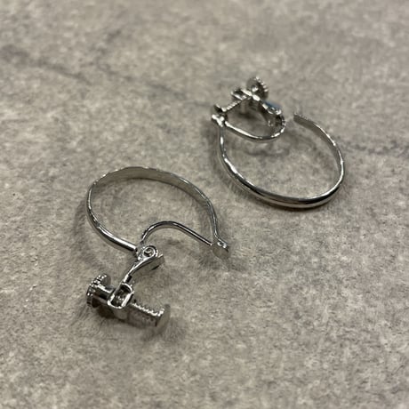 2302_ER0140／Oval Motif Hoop Clip Earings（Silver）