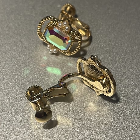 2302_ER0130 / Aurora Bijou Square Design Clip Earings（Gold/Aurora)