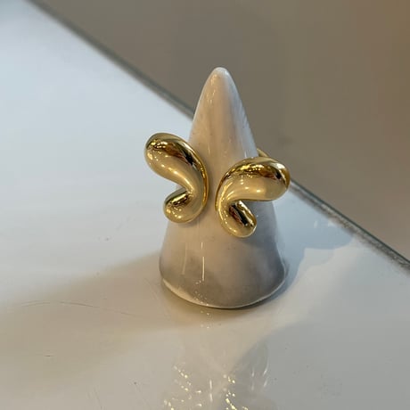 2401RG0381 / Plump butterfly motif ring（Gold）