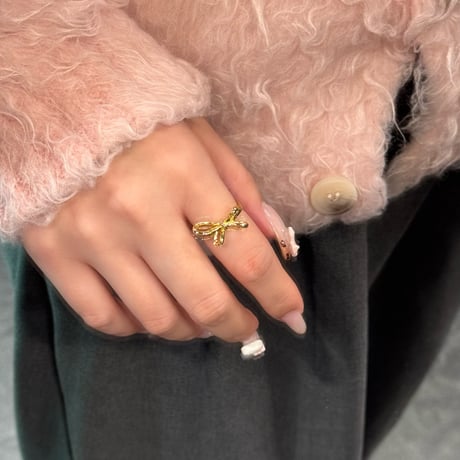 2404RG0445 / Asymmetry ribbon motif ring（Gold）