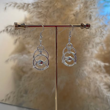 2404PR0701 / Irregular circle connect ball Pierce（Silver）