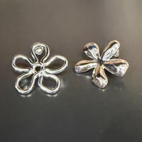 2604PR0842 / Asymmetry flower pierce（Silver）