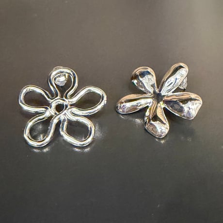 2604PR0842 / Asymmetry flower pierce（Silver）