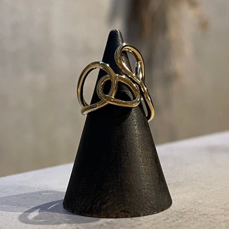 2506RG0652 / Irregular twist design ring（Gold）