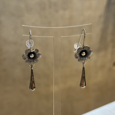 2508PR0797 / Flower  drop pierce（Silver）