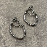 2302_ER0141／Ball Oval Motif Hoop Clip Earings（Silver）