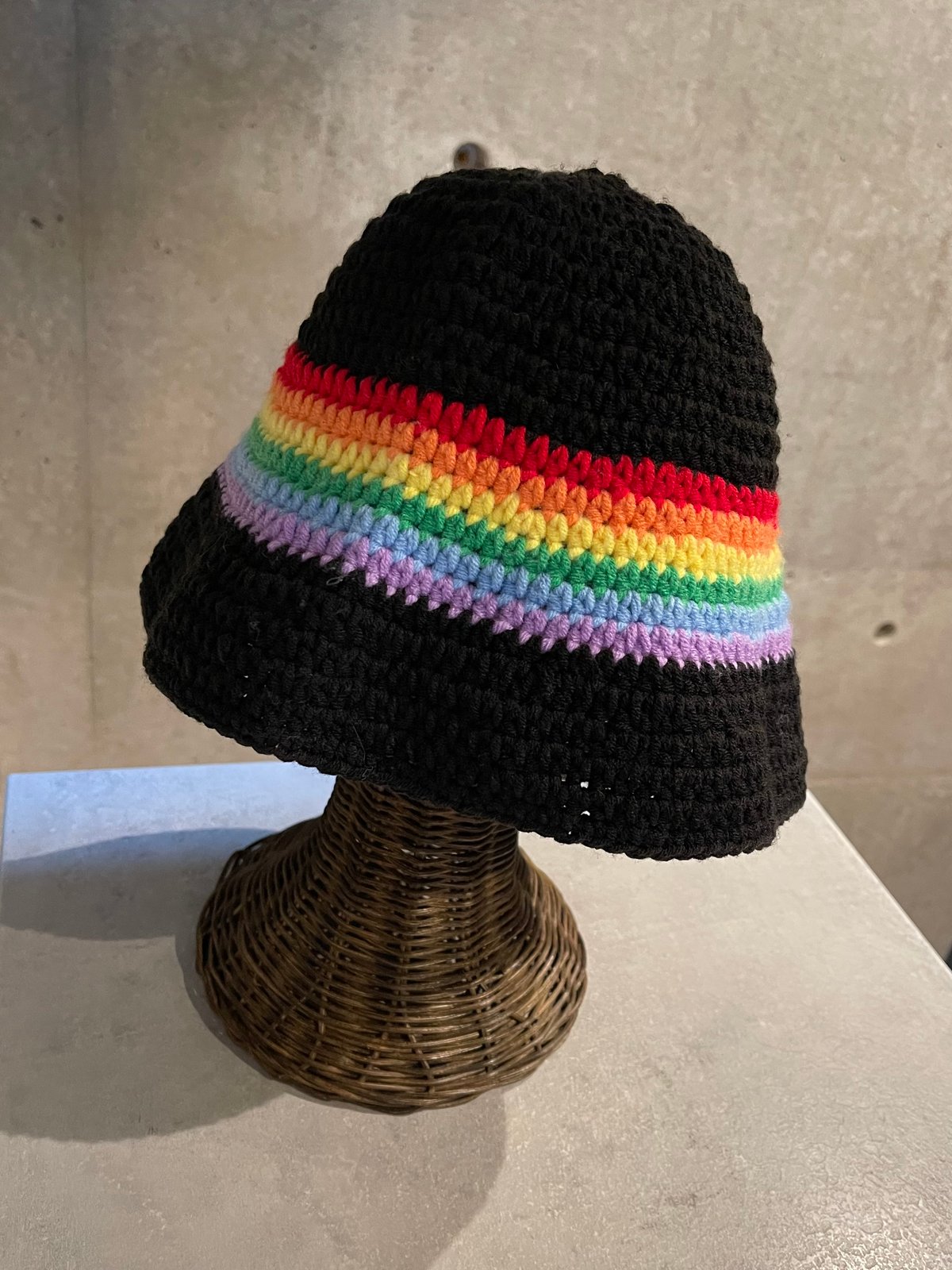 2411KC130003NV(S) / Rainbow Crochet Hat（Black）