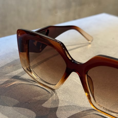 SE25SG_CA022（S）/ Square Cat's eye Sunglasses (Brown.Demi/Brown gradation）