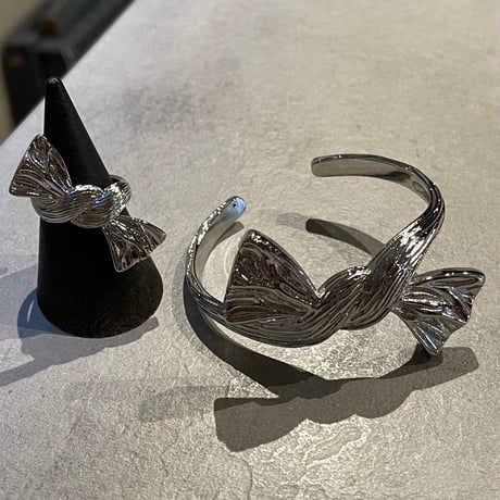 2505BR0084 / Knot ribbon design bangle（Silver）