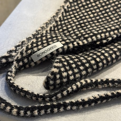 2512GS059(S)/ Knit triangle scarf（Black）