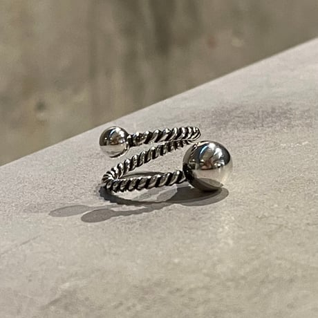 2404RG0448 / Twist double ball ring（Silver）