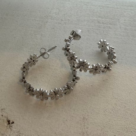 2603PR0841 / Flower hoop pierce（Silver）