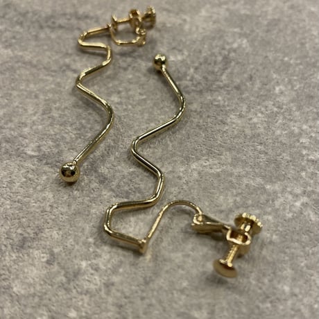 2302_ER0142／Long Wave Design Clip Earings（Gold）