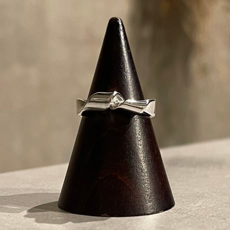 2411RG0537 / Center twist design ring（Silver）