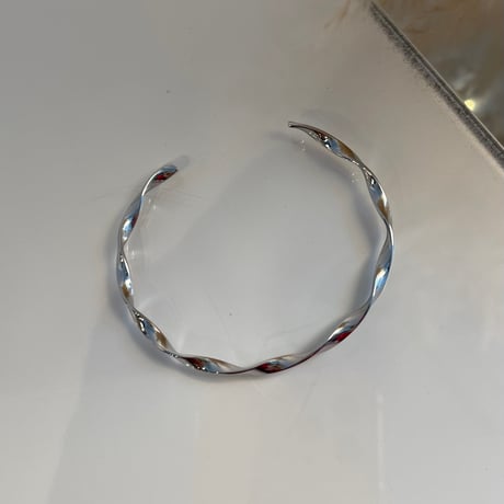 2404BR0045 / Stainless simple wave Bangle（Silver）