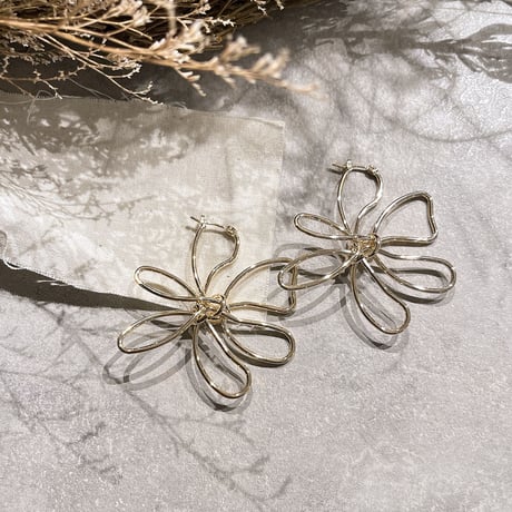 2304PR0551 / Flower Design Pierce（Gold）