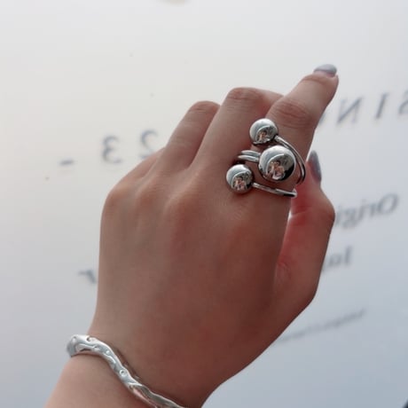 2605RG0790 / Triple large ball ring（Silver）