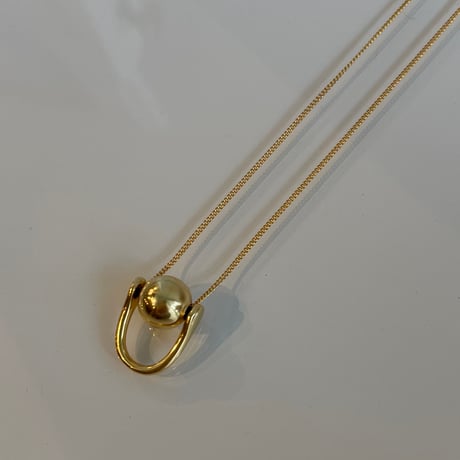 2401NC0228 / Nuance curve ball Necklace（Gold）