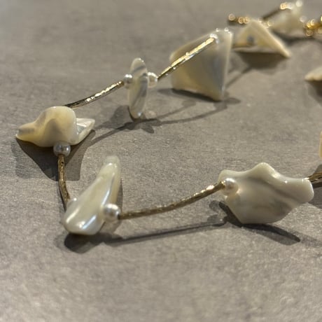 2504NC0336 /  shell stone necklace（Gold/Shell)