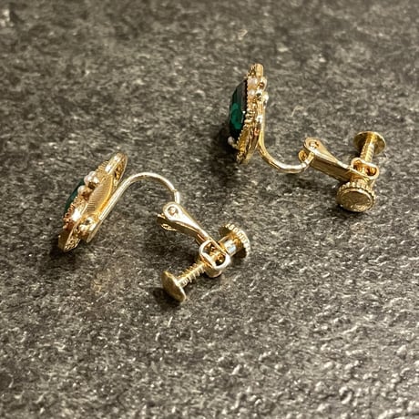 2302_ER0130 / Green Bijou Square Design Clip Earings（Gold/Green）
