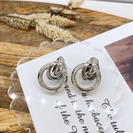 2206_PR0487/ Metal circle twist Pierce（Silver）