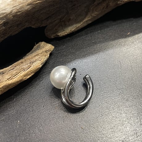 EC111 / Perl Double Line Earcuff（Silver/Pearl）